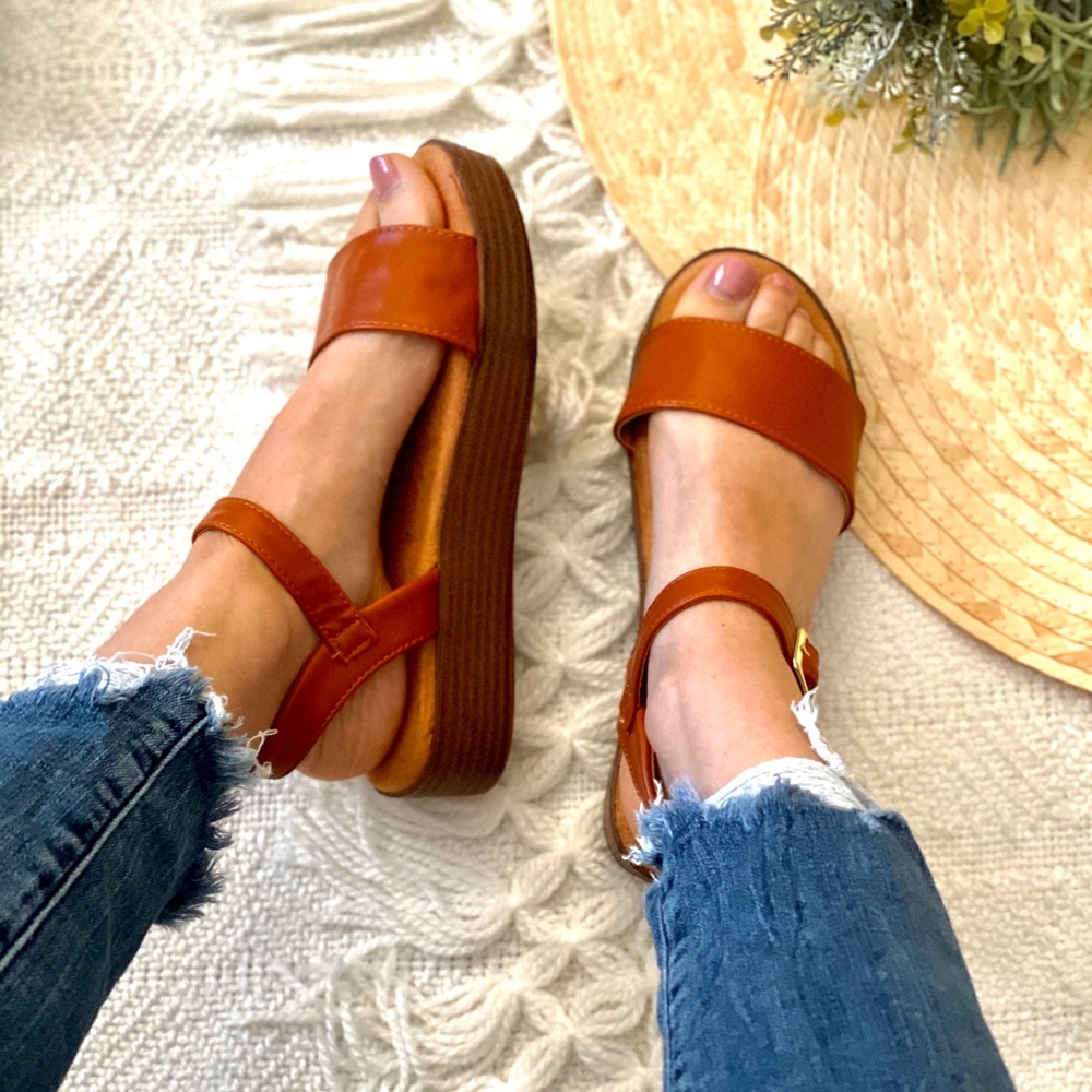 Platform sandals